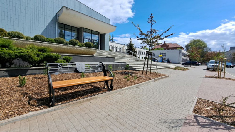 Odbetonowywanie i zazielenianie Raciborza trwa